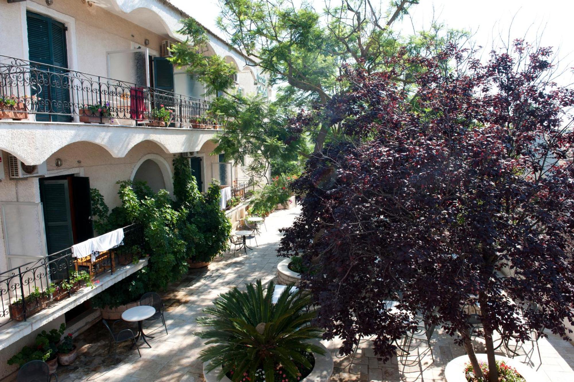 Marie Hotel Acharavi  Luaran gambar