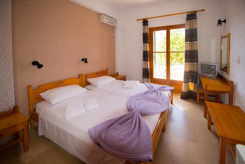 Marie Hotel Acharavi  Luaran gambar