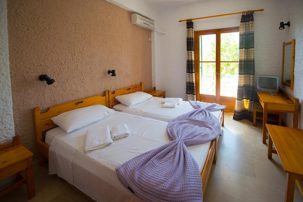 Marie Hotel Acharavi  Luaran gambar